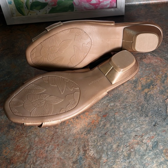 Comfortview sling back shoes, gold size 10 like new - Picture 6 of 8